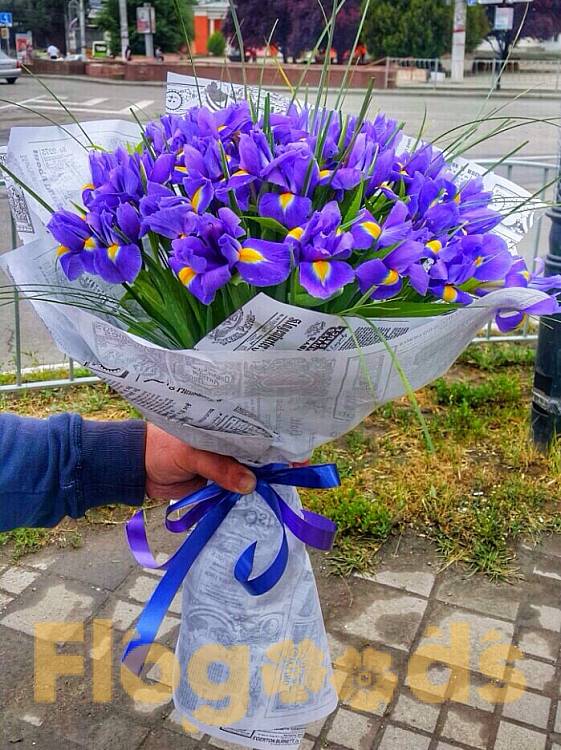 Букет «101 ирис» за 31 812 руб.
